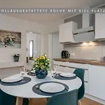 Apartman Leinetal Mit Kamin & Kaminholz, 1-3 Personen , Schlafzimmer Mit Boxspringbett 180x200 & Hochwertige Hotelbettwaesche, Bequemes Einzelbett Im Wohnzimmer, Terrasse, Einbaukueche,