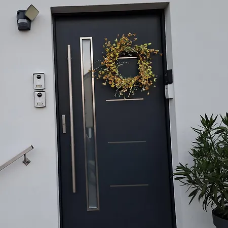 Leinetal Mit Kamin&kaminholz, 1-3 Personen , Schlafzimmer Mit Boxspringbett 180x200&hochwertige Hotelbettwäsche, Bequemes Einzelbett Im Wohnzimmer, Terrasse, Einbauküche, Apartment *