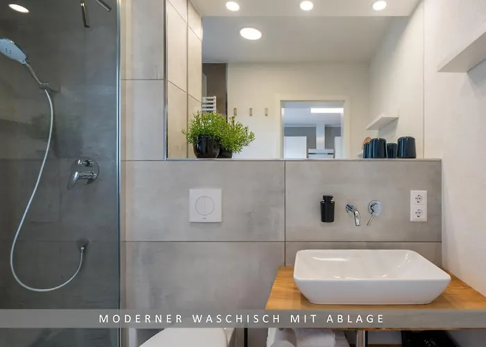 Leinetal Mit Kamin & Kaminholz, 1-3 Personen , Schlafzimmer Mit Boxspringbett 180x200 & Hochwertige Hotelbettwaesche, Bequemes Einzelbett Im Wohnzimmer, Terrasse, Einbaukueche, Apartman